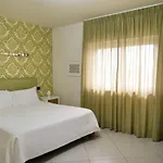 Hotel 4