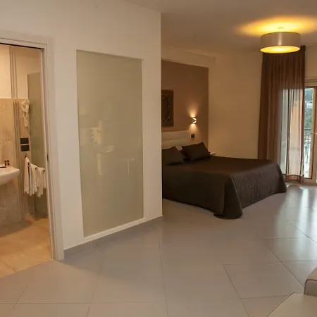 Hotel 4