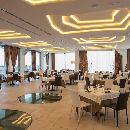 4 Hotel
