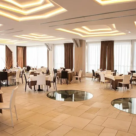 4 Hotel