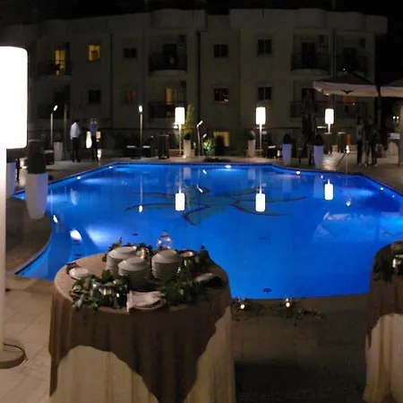 4 Hotel 4*