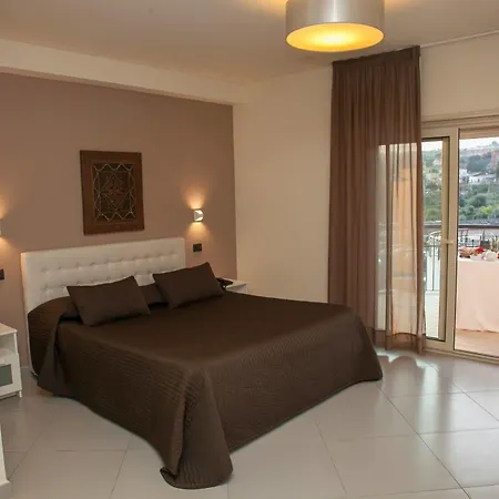 4 Hotel 4*