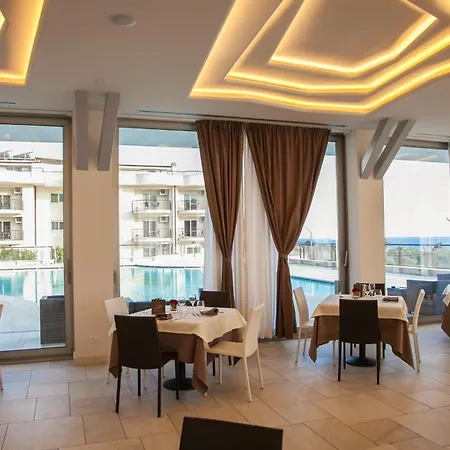 Hotel 4