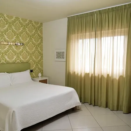 Hotel 4