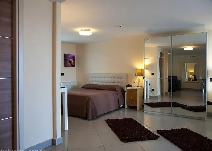 4 Hotell